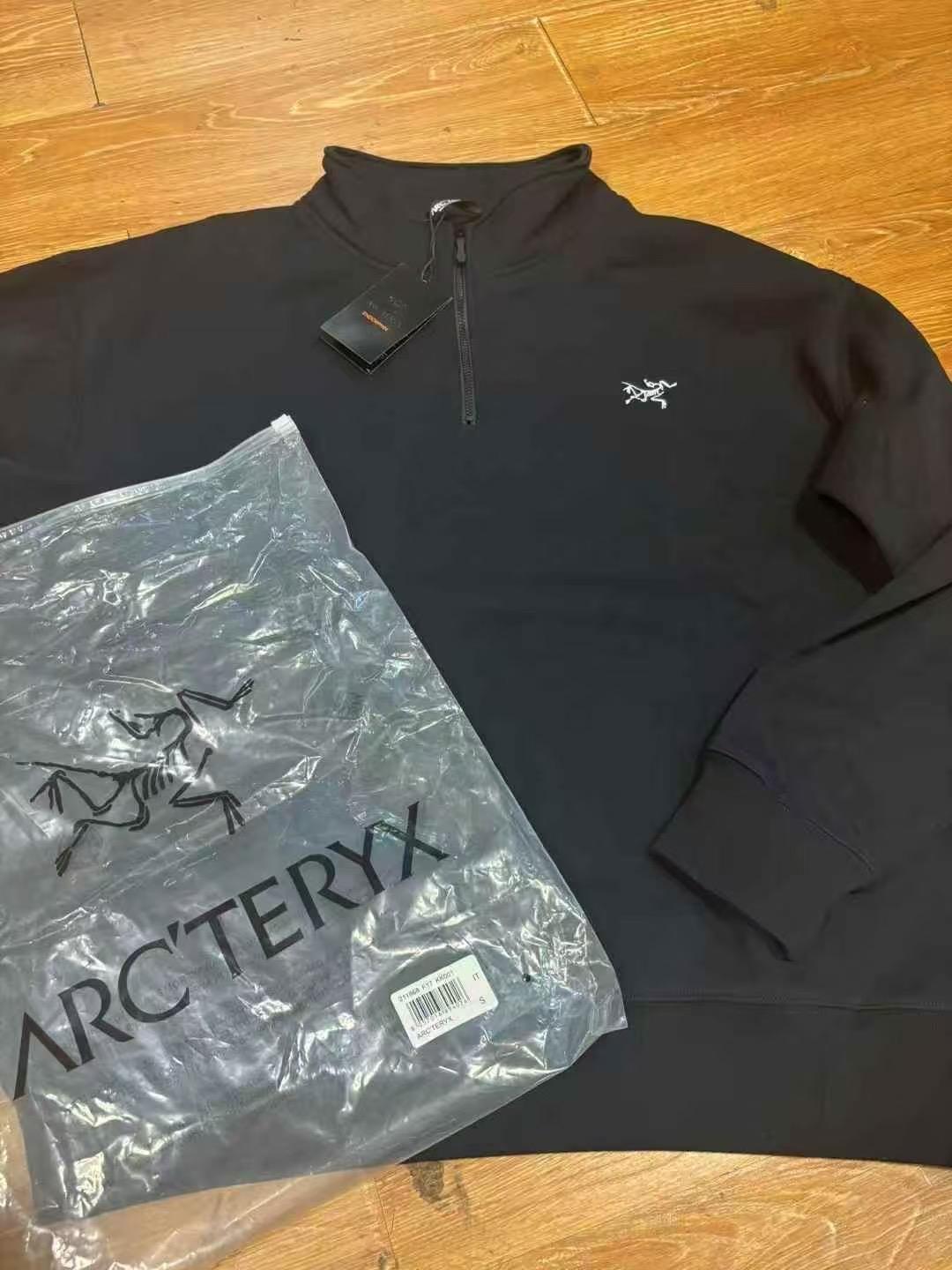 090310 Men's half-zip top