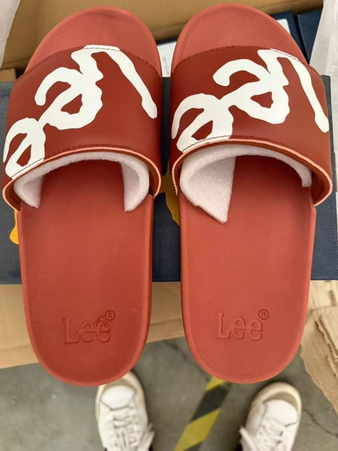 090314 Men's slippers