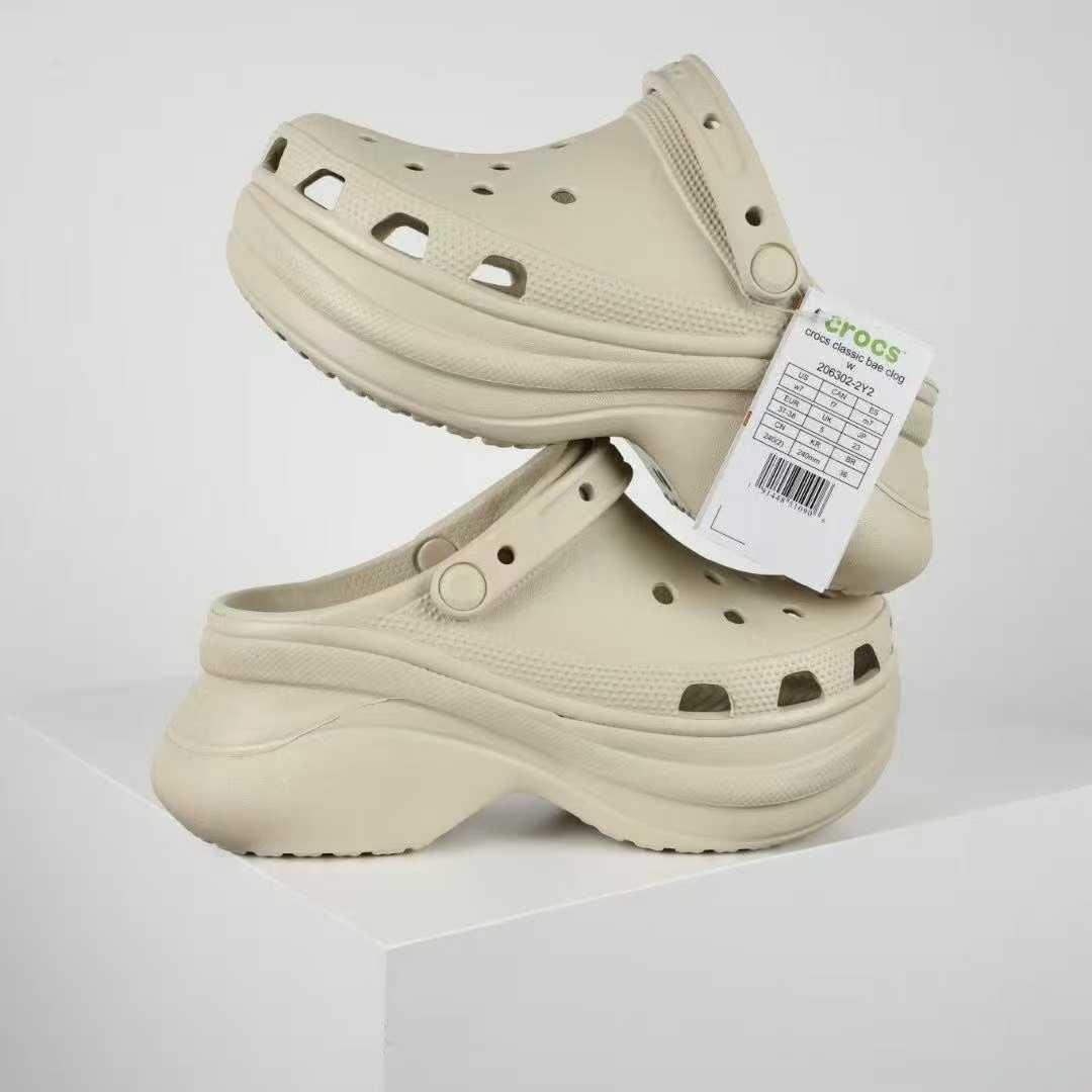 092304 Mens and Ladys slippers