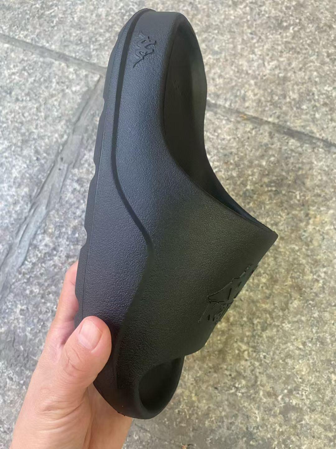 101809 Mens and Ladys slippers