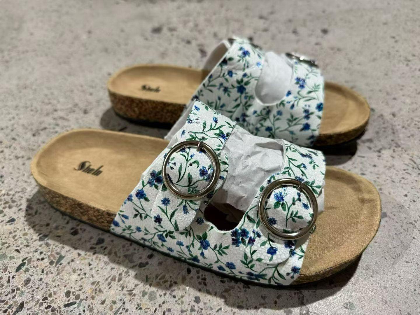 102820 Ladys slippers