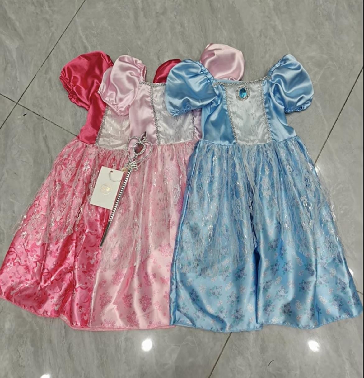 w082103# Children costume dress
